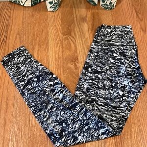 Lululemon / Sz 4 / Full length Wonder Under Leggings